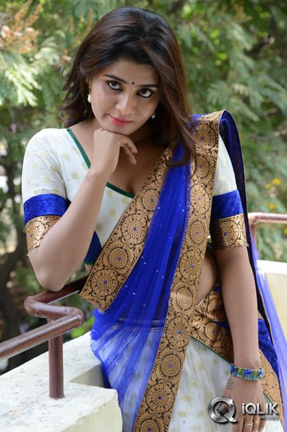 Harini-at-Pichekkistha-Movie-Press-Meet